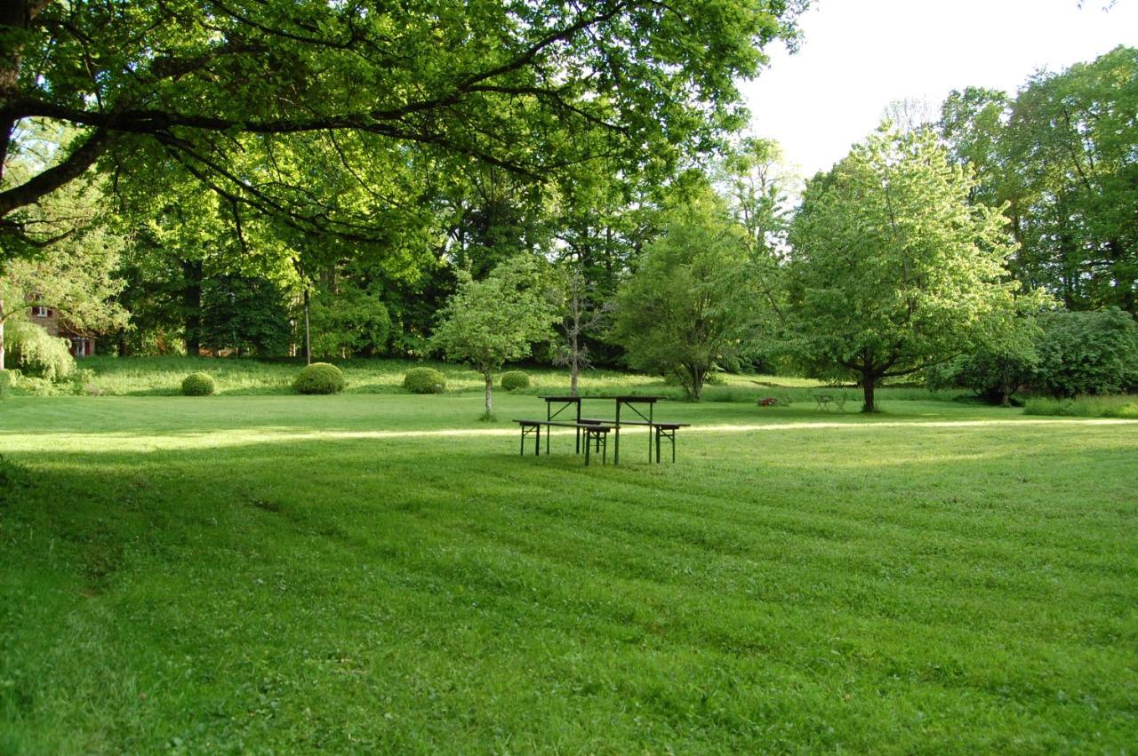 Gite Dans Un Domaine Historique 슈브류즈 외부 사진