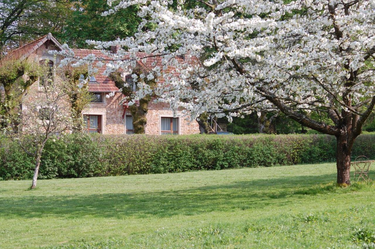 Gite Dans Un Domaine Historique 슈브류즈 외부 사진