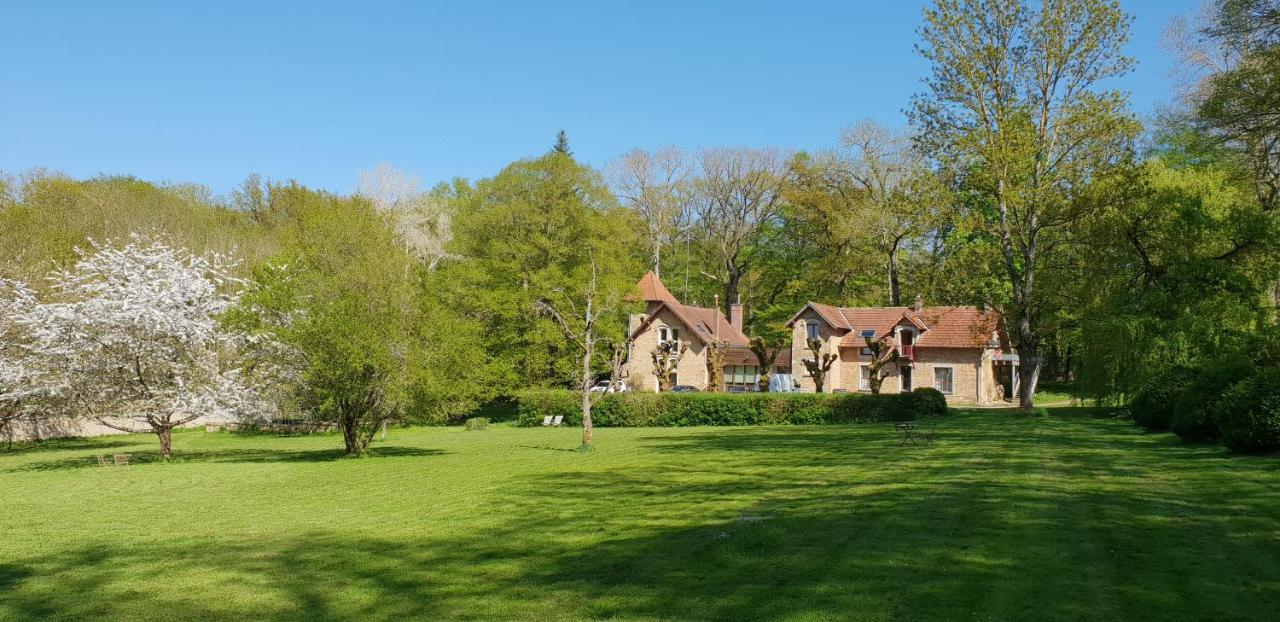 Gite Dans Un Domaine Historique 슈브류즈 외부 사진