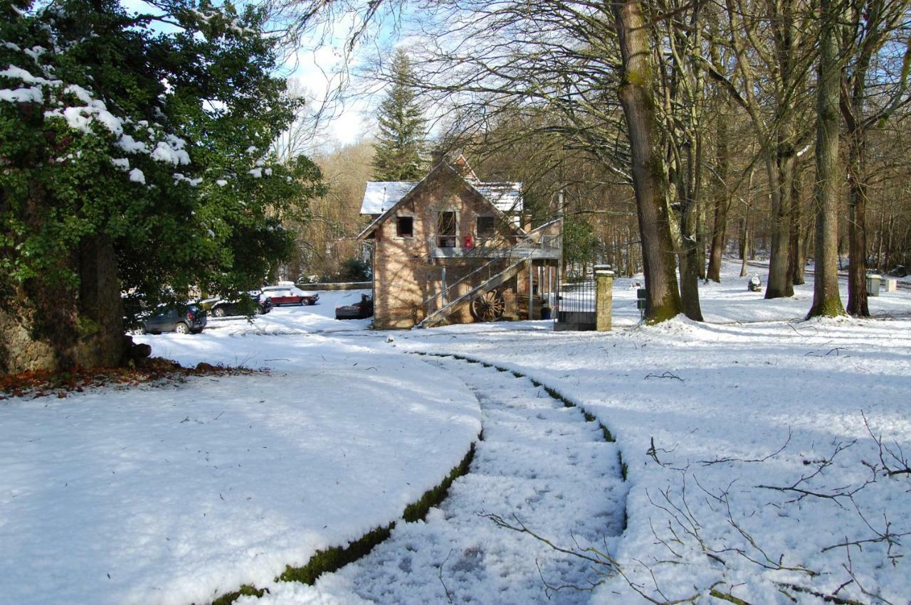Gite Dans Un Domaine Historique 슈브류즈 외부 사진